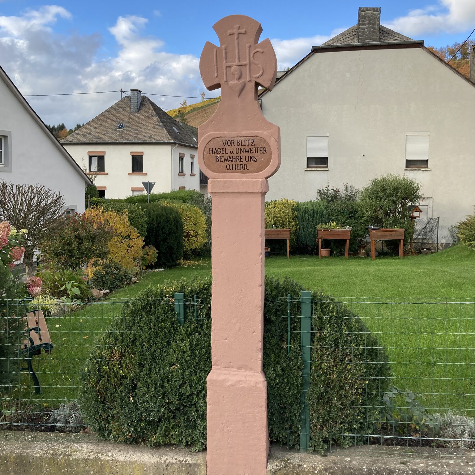 Wegekreuz an der Hauptstrasse Mertesdorf